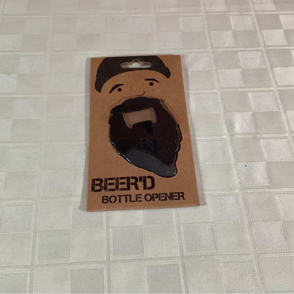 💜 New beer’s bottle opener shaped like a beard …man cave addition